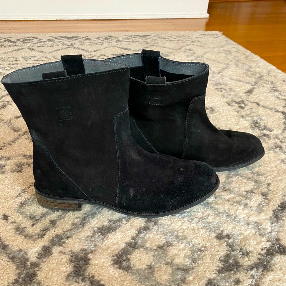 Black suede ankle boots from Seychelles - size 8 EUC